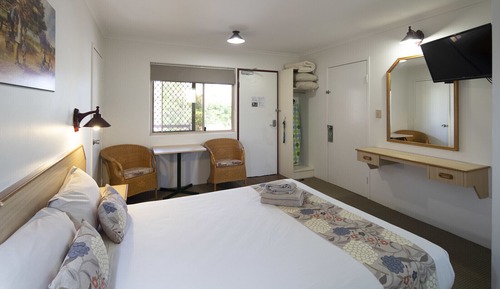 Standard Room, 1 Queen Bed, Kitchenette