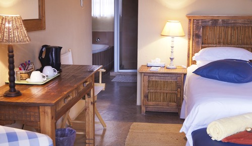 Twin bed suite 