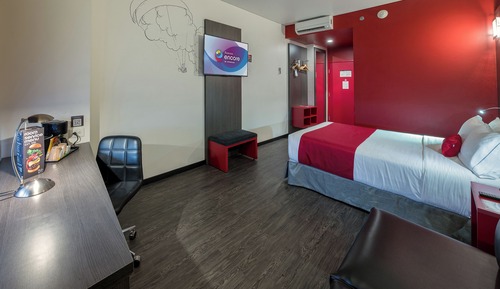 Standard Room, 1 Queen Bed