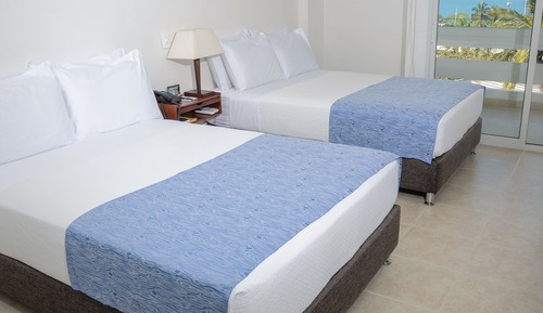 Standard Room, 1 Double or 2 Twin Beds (2 adultos 1 niño)
