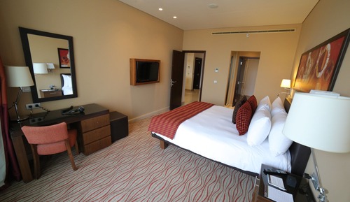 1 King Bed 1 Bedroom Suite City View