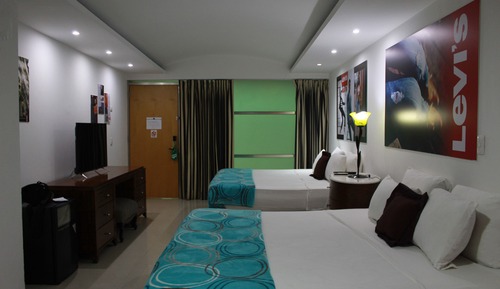 Design Room (2 King Beds)