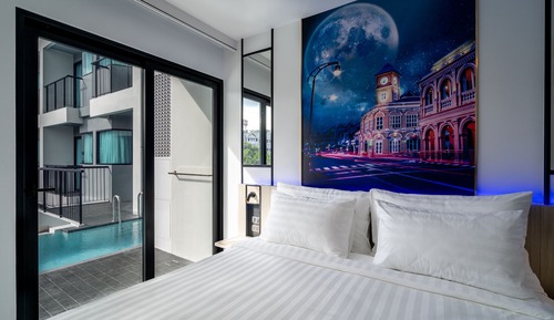 Deluxe Room, Pool Access
