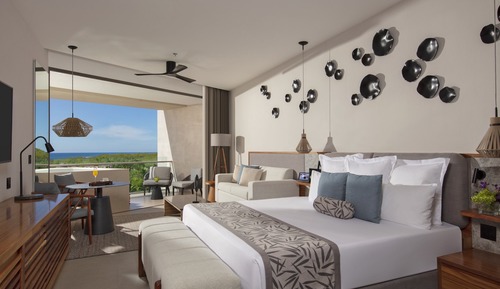 Preferred Club Jr Suite Ocean View King