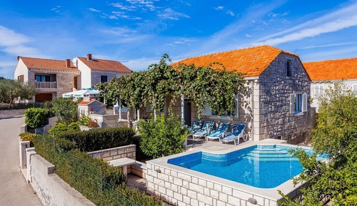 House (Four Bedroom House with Private Pool)