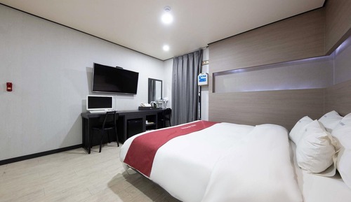 Room (Standard/Free Breakfast (Netflix Avai)
