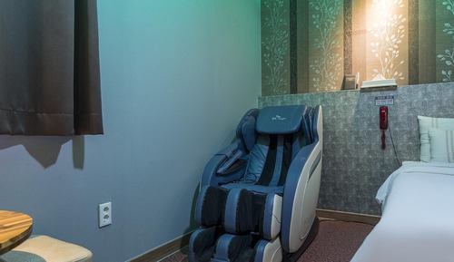 Room (massage room)