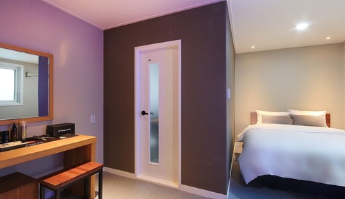 Room (Premium (1 double + styler Netflix av)