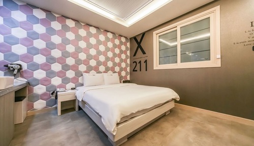 Room (Sky-opening rooms)