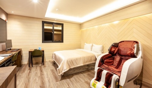 Room (ROOM B - 1 room 1 parking lot (Netfli)