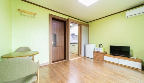 Room (Sky Light Room [Ondol Room])