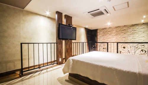 Room (Drive-in VIP room (multiple floors))