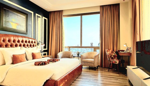 Executive Room, 1 King Bed, Non Smoking, City View (with Extra Bed)
