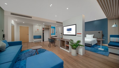 Suite, 1 King Bed, Garden View