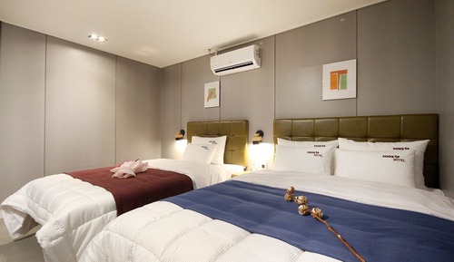 Room (Twin-Additional charge for consecutiv)