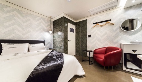 Room (Standard (LG Styler Bidet / Netflix A)
