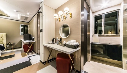 Room (VIP (large whirlpool LG Styler/Netfli)