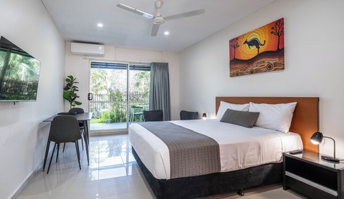 Superior Studio, 1 Queen Bed
