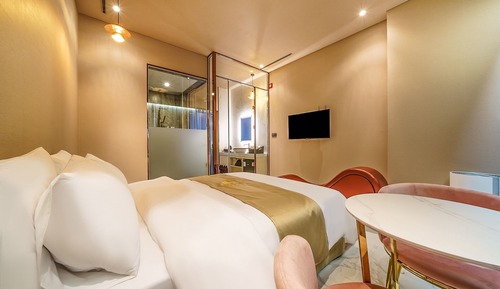 Room (Rose Gold View)