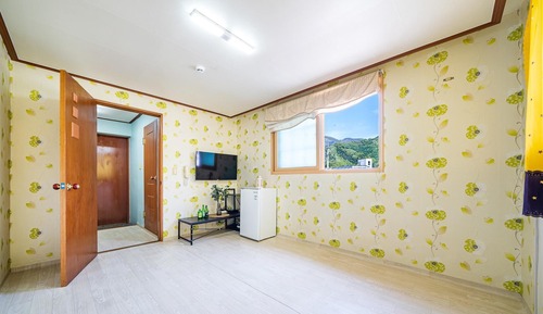 Basic Room, 1 Bedroom (B305)
