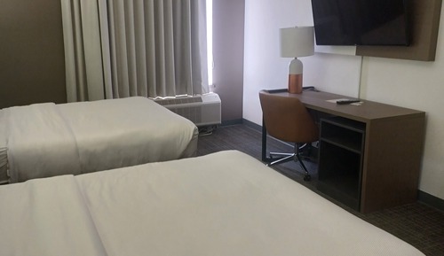 Business Room, 2 Queen Beds, Non Smoking (Suite)
