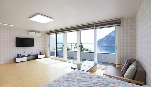 Room (The Grace 202 (Ocean View))