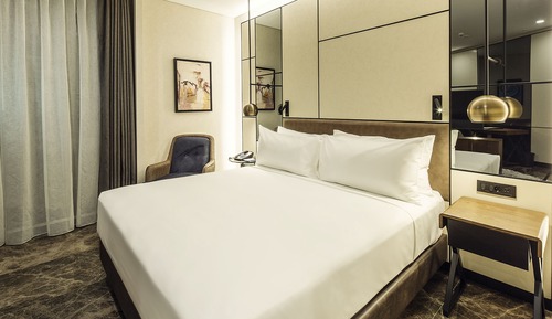 Deluxe Room King Courtyard View