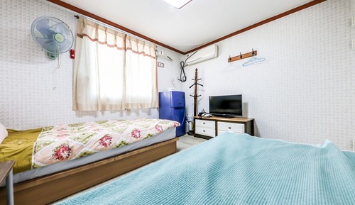 Room (Twin)