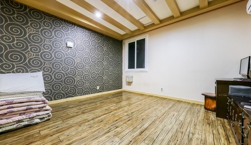 Room (Ondol Room)