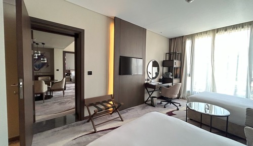 Junior Suite, 1 King Bed, Club Lounge Access