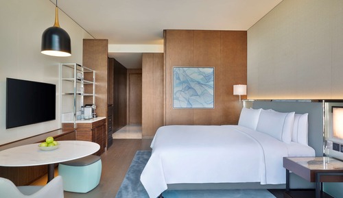 Superior Room, 1 King Bed, City View