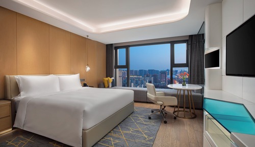 Standard Room, 1 King Bed