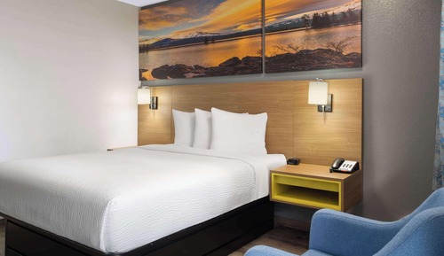 Room, 1 Queen Bed, Non Smoking, Corner