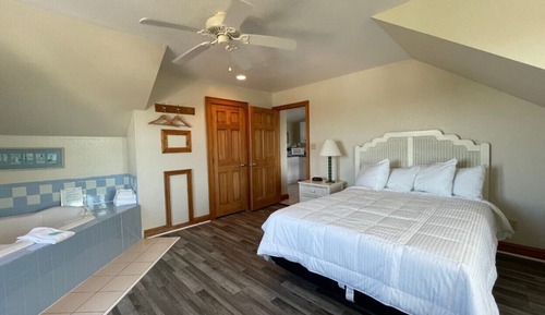 Premium Room, 1 Queen Bed, Balcony, Pool View