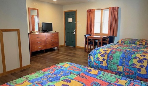 Signature Room, Multiple Beds, Courtyard Area