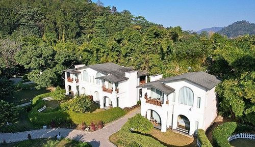 Villa with Garden View