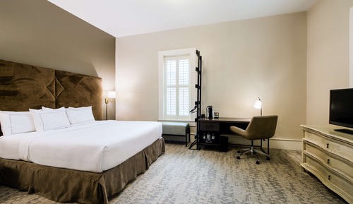 Room, 1 King Bed, Accessible (Roll-in Shower)