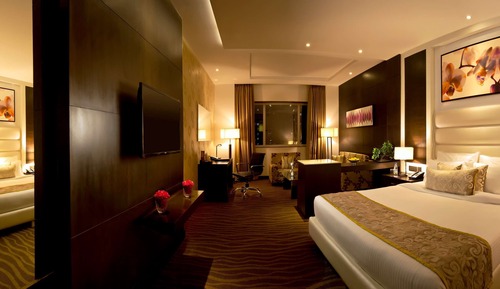 Suite, 1 King Bed, Pool View