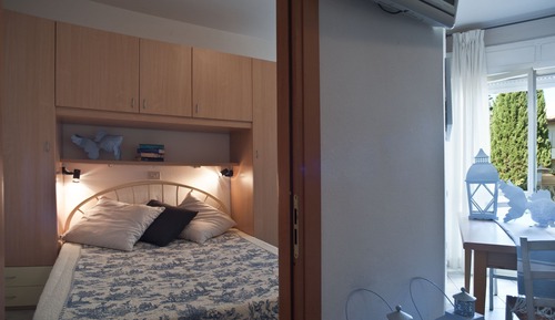 Comfort Room, Balcony