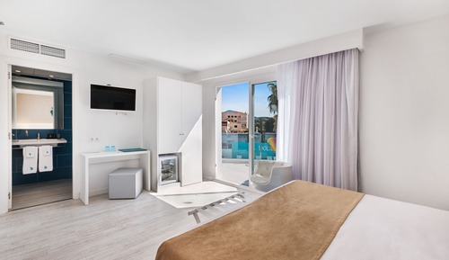 Deluxe Room, Terrace, Pool View