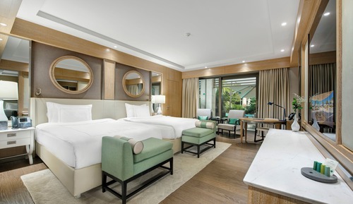 Pearl Pool Room