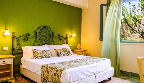 Economy Double Room, Garden View