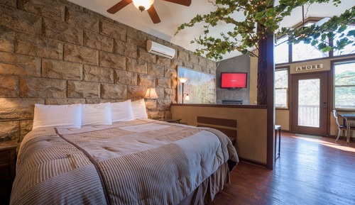 Romantic Tree House, 1 King Bed