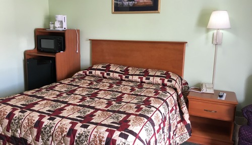 Standard Room, 1 Queen Bed