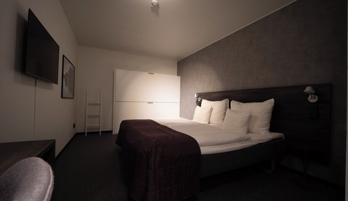 Twin Room, No Windows (Compact)