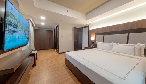 Premier One-Bedroom Suite