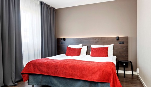Standard Room, 1 King Bed, Non Smoking (Shower Only)