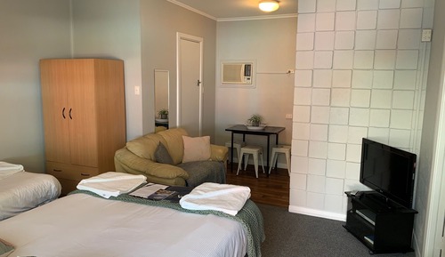 Studio Apartment (Ground Floor)