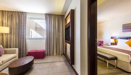 Suite, 1 King Bed (Walk-In Shower)