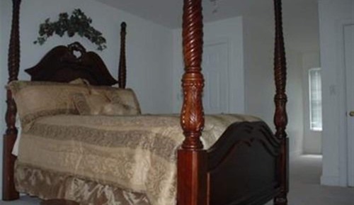 Standard Double Room, 1 Queen Bed, Shared Bathroom (Blue Mountain (shared bat)